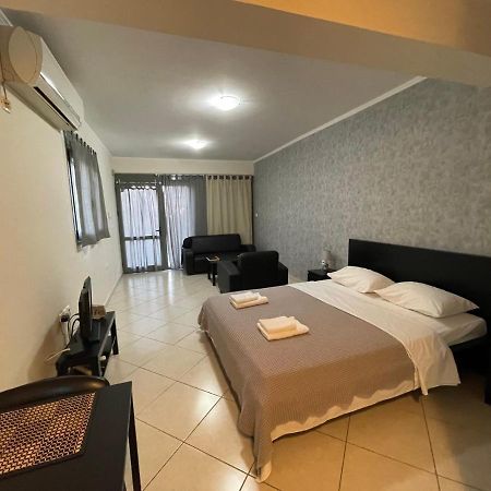 Avr Airport Deluxe Suites 4 Markopoulo Mesogaias Bagian luar foto
